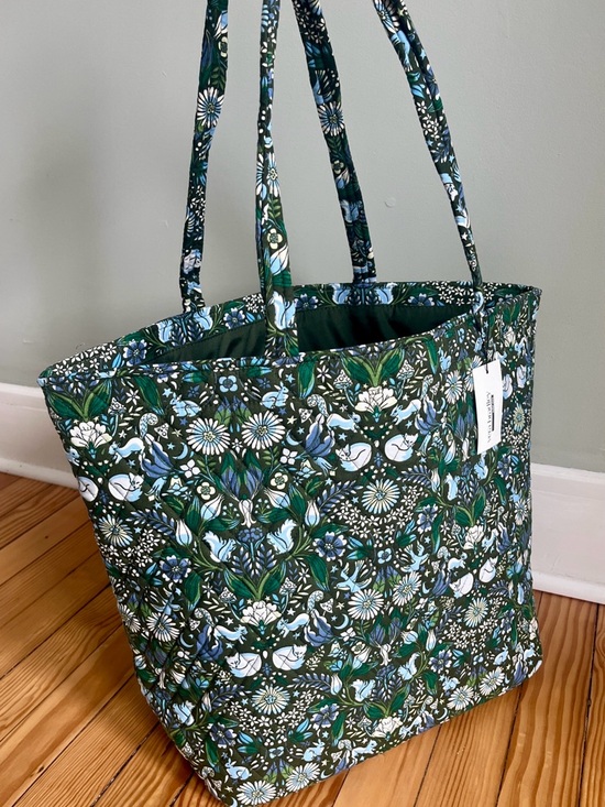 Vera Bradley Handbags - Vera Bradley NWT Large Tote Bag in Enchanted Woodland